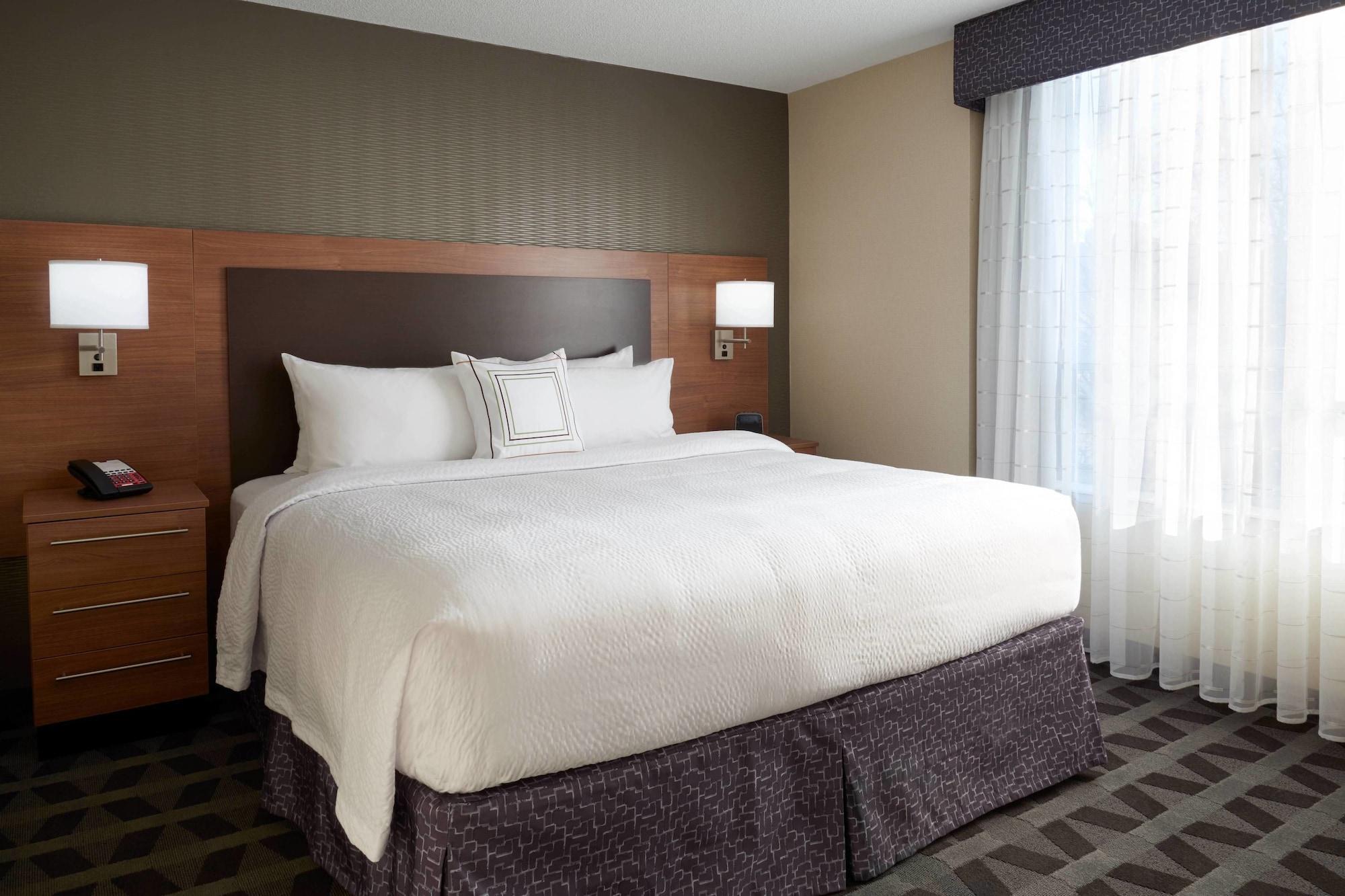 ทาวน์เพลซ สวีท บาย แมริออท วินด์เซอร์ Hotel ภายนอก รูปภาพ