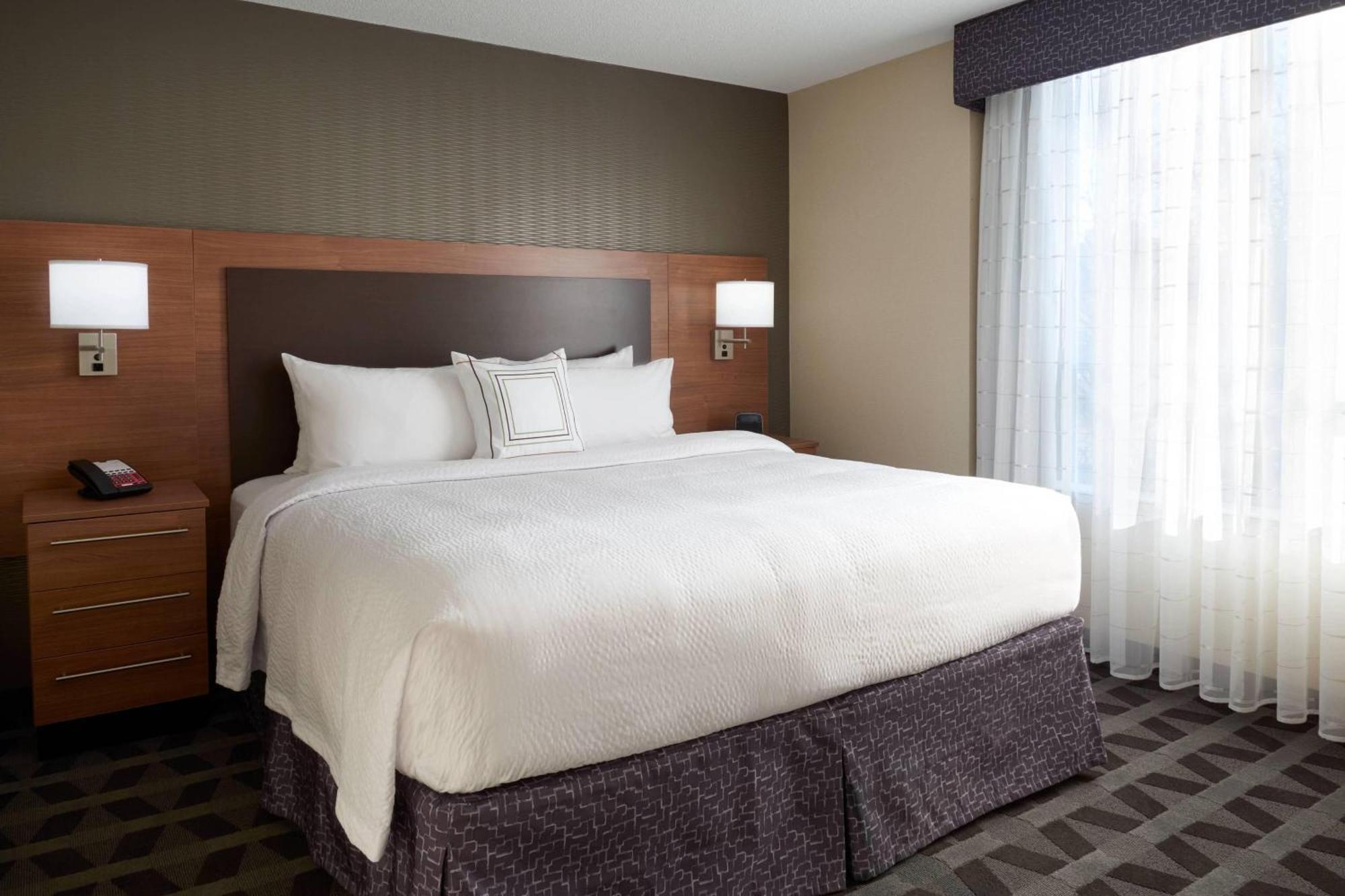 ทาวน์เพลซ สวีท บาย แมริออท วินด์เซอร์ Hotel ภายนอก รูปภาพ