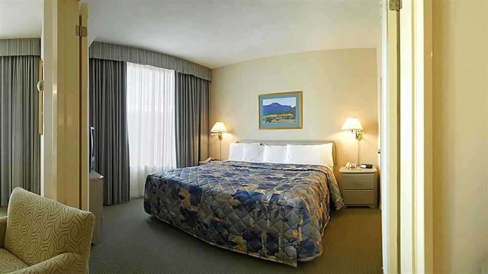 ทาวน์เพลซ สวีท บาย แมริออท วินด์เซอร์ Hotel ภายนอก รูปภาพ