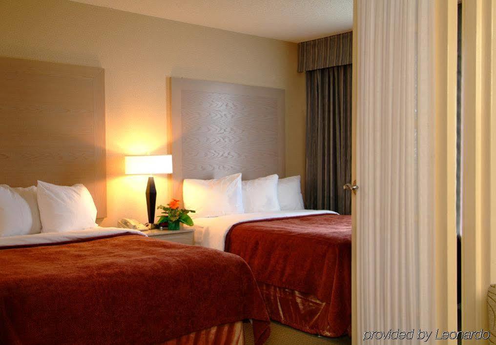 ทาวน์เพลซ สวีท บาย แมริออท วินด์เซอร์ Hotel ภายนอก รูปภาพ