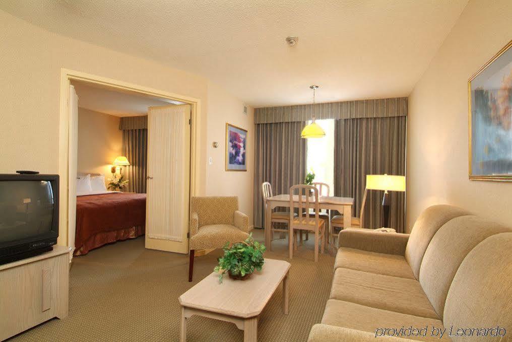 ทาวน์เพลซ สวีท บาย แมริออท วินด์เซอร์ Hotel ภายนอก รูปภาพ