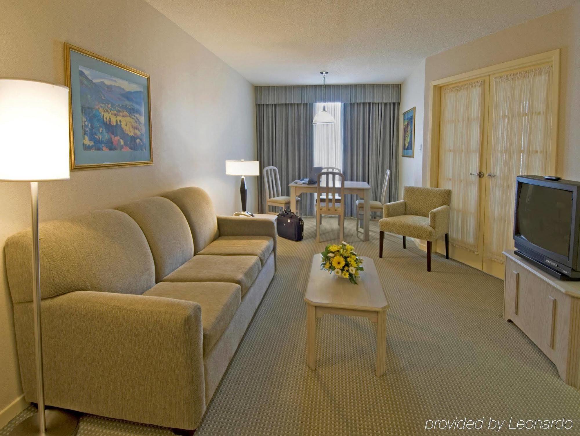 ทาวน์เพลซ สวีท บาย แมริออท วินด์เซอร์ Hotel ภายนอก รูปภาพ
